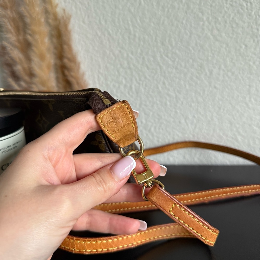 🌾AUTHENTIC Louis Vuitton Pochette with ORIGINAL LV strap🌾 - Picture 11 of 15